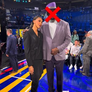 Candace Parker Instagram - Annual tradition continued! Happy International Women’s Day!!! I don’t care if you are my blood, former Prez, best shooter ever, an ally…..this is our day 😂😂😂😂 (@sydneyleroux put me on to this and I think it’s hilarious sooo for those that don’t kick rocks and learn to take a joke)🫠🤭