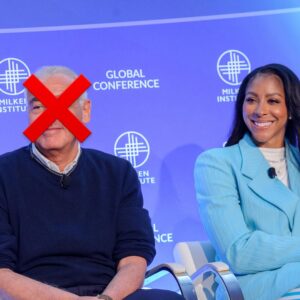 Candace Parker Instagram - Annual tradition continued! Happy International Women’s Day!!! I don’t care if you are my blood, former Prez, best shooter ever, an ally…..this is our day 😂😂😂😂 (@sydneyleroux put me on to this and I think it’s hilarious sooo for those that don’t kick rocks and learn to take a joke)🫠🤭