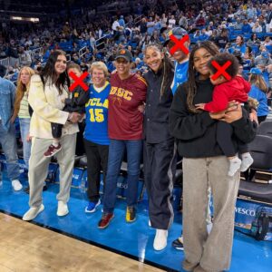 Candace Parker Instagram - Annual tradition continued! Happy International Women’s Day!!! I don’t care if you are my blood, former Prez, best shooter ever, an ally…..this is our day 😂😂😂😂 (@sydneyleroux put me on to this and I think it’s hilarious sooo for those that don’t kick rocks and learn to take a joke)🫠🤭