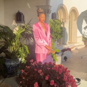 Candace Parker Instagram - Annual tradition continued! Happy International Women’s Day!!! I don’t care if you are my blood, former Prez, best shooter ever, an ally…..this is our day 😂😂😂😂 (@sydneyleroux put me on to this and I think it’s hilarious sooo for those that don’t kick rocks and learn to take a joke)🫠🤭