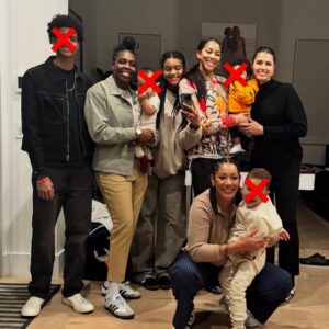 Candace Parker Instagram - Annual tradition continued! Happy International Women’s Day!!! I don’t care if you are my blood, former Prez, best shooter ever, an ally…..this is our day 😂😂😂😂 (@sydneyleroux put me on to this and I think it’s hilarious sooo for those that don’t kick rocks and learn to take a joke)🫠🤭