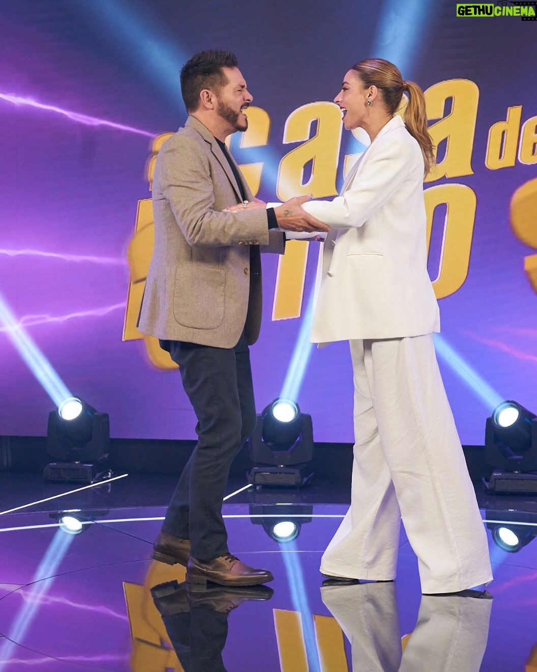Carla Giraldo - 52.9K Likes - Mi Marce š° 20 fotos que nos describen plenamente
Una canción que nos regaló me llaman Lolita
Una amistad invaluable
Un amor inquebrantable
Un respeto que perdura con los aƱos (25aƱos)
Admiración que continúa y se intensifica
Este post no es solo para decirte feliz cumpleaƱos es tambiƩn para agradecerte por estos meses de trabajo cargados de buena vibra , amor , disciplina y mucho mucho excelente ambiente Laboral
Que sean mil temporadas de @lacasadelosfamososcolombia1 mƔs a tu lado
Gracias mi @marcelocezan TE ADORO mi pelaāo de 58š
Fotos de la tambiƩn cumpleaƱera @cabadangel
