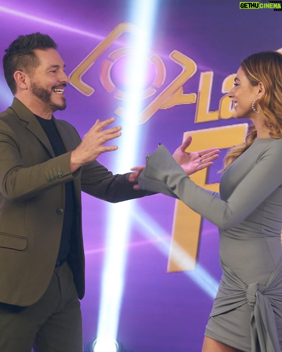Carla Giraldo - 52.9K Likes - Mi Marce š° 20 fotos que nos describen plenamente
Una canción que nos regaló me llaman Lolita
Una amistad invaluable
Un amor inquebrantable
Un respeto que perdura con los aƱos (25aƱos)
Admiración que continúa y se intensifica
Este post no es solo para decirte feliz cumpleaƱos es tambiƩn para agradecerte por estos meses de trabajo cargados de buena vibra , amor , disciplina y mucho mucho excelente ambiente Laboral
Que sean mil temporadas de @lacasadelosfamososcolombia1 mƔs a tu lado
Gracias mi @marcelocezan TE ADORO mi pelaāo de 58š
Fotos de la tambiƩn cumpleaƱera @cabadangel