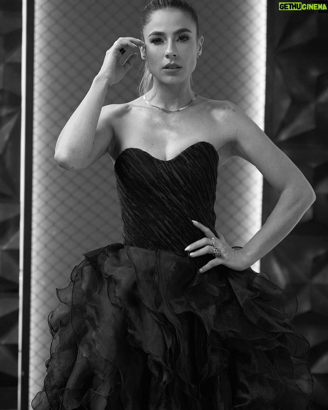 Carla Giraldo - 28.5K Likes - si somos nosotros quienes determinamos quĆ© es lo prohibido, Āæpor quĆ© nos sentimos atraĆdos?
Esta noche nos vemos @lacasadelosfamososcolombia1 9:00pm @canalrcn
Team @andresyepesd @mjabisambra @oscartsanchez @vanelopemkp @la_nielamakeup @natumile
Vestido @modaalbeiroafanador
Fotos @cabadangel