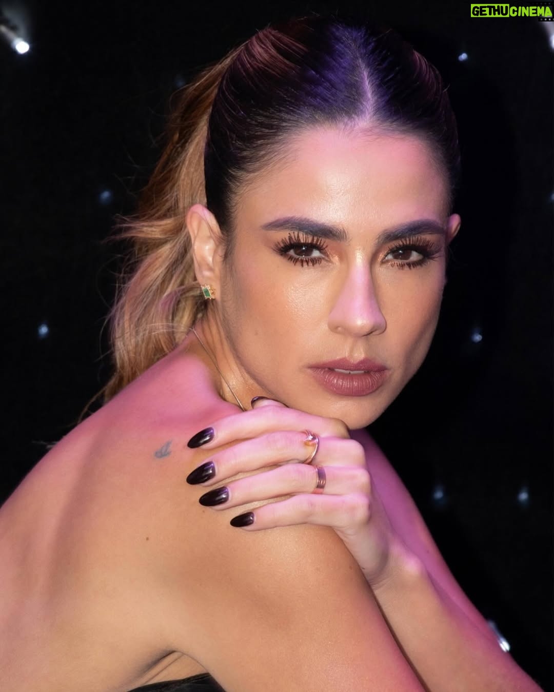 Carla Giraldo - 43K Likes - Un Domingo mƔs en esta casa @lacasadelosfamososcolombia1
Fotos @oko.lg @laura_gomezr
Makeup @vanelopemkp @oscartsanchez
Stilyst @andresyepesd @mjabisambra @natumile
Vestido @modaalbeiroafanador
Joyas @esmeraldas_de_colombia
Piel @avenegasmd