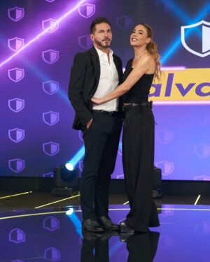 Carla Giraldo Instagram - Mi Marce 🍰 20 fotos que nos describen plenamente 
Una canción  que nos regaló me llaman Lolita 
Una amistad invaluable 
Un amor inquebrantable 
Un respeto que perdura con los años (25años)
Admiración que continúa y se intensifica 
Este post no es solo para decirte feliz cumpleaños es también para agradecerte por estos meses de trabajo cargados de buena vibra , amor , disciplina y mucho mucho excelente ambiente Laboral 
Que sean mil temporadas de @lacasadelosfamososcolombia1 más a tu lado 
Gracias mi @marcelocezan TE ADORO mi pela’o de 58🎉

Fotos de la también cumpleañera @cabadangel