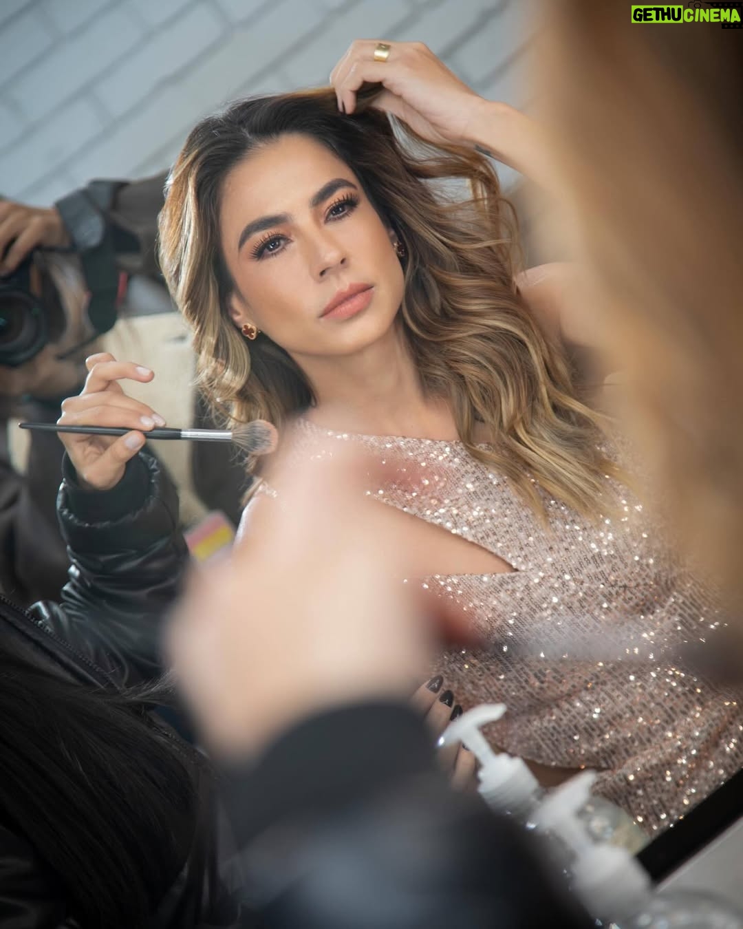 Carla Giraldo - 39.3K Likes - Febrero y sus delicias