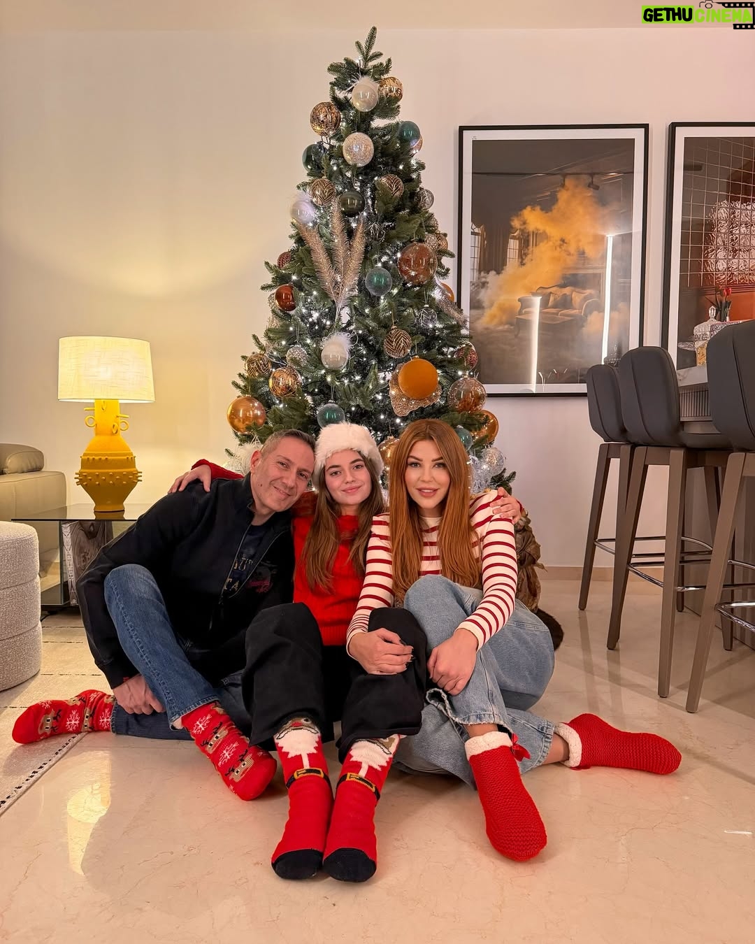 Carla Haddad - 28.5K Likes - Merry Christmas from my Family to Yours ♥️✨