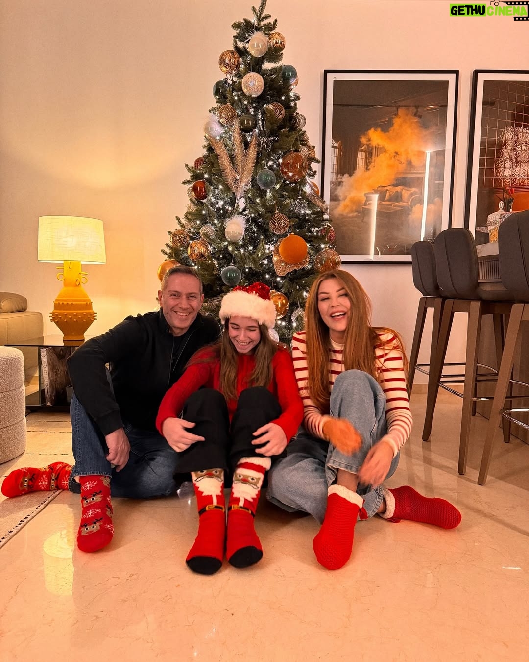 Carla Haddad - 28.5K Likes - Merry Christmas from my Family to Yours ♥️✨