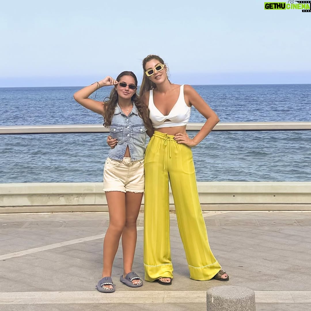 Carla Haddad - 9K Likes - Nothing but sandy skin, beach hair and summer smiles 🌊🏖️☀️