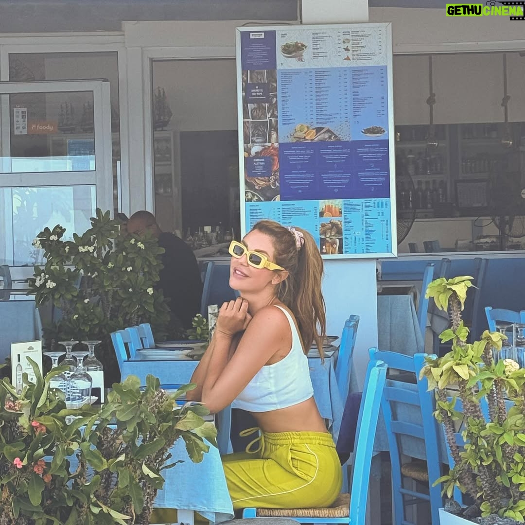 Carla Haddad - 9K Likes - Nothing but sandy skin, beach hair and summer smiles 🌊🏖️☀️