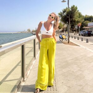 Carla Haddad Instagram - Nothing but sandy skin, beach hair and summer smiles 🌊🏖️☀️