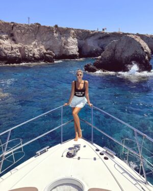 Carla Haddad Instagram - P☀️sitive vibes ☀️nly #carlahaddad #mediterranean #sea #summer @mykitaofficial