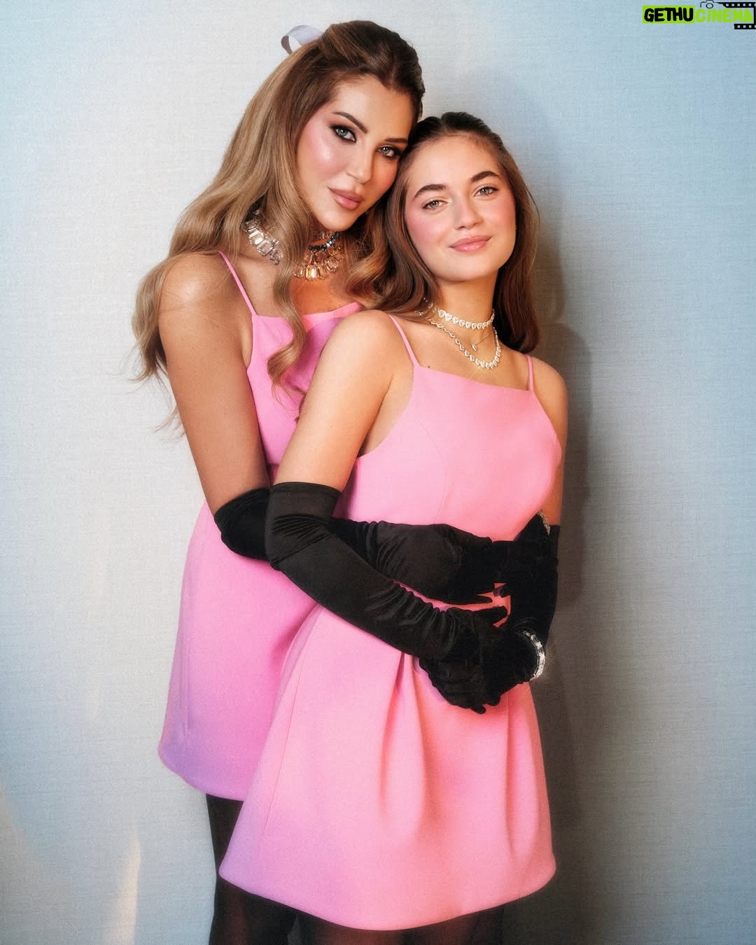 Carla Haddad - 16.7K Likes - My heart, walking outside my body. 💗
Happy Mother’s Day 💫
#CarlaHaddad #MotherDay #MotherDaughter