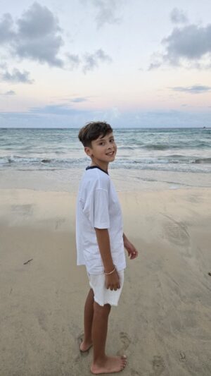 Carla Jara Instagram - Hoy cumple 11 años, el amor de mi vida, el niño más valiente y fuerte que podría tener, el  que juega fútbol con pasión para alcanzar su meta, el que me hace reír con sus chistes y locuras, el niño tierno, sensible, bondadoso, el niño de mis ojos... sólo le pido a la vida, que sigas siendo así, un buen ser humano, lleno de cualidades, lindos gestos, que te hacen único, te amo Marianito de mi corazón!!! Hoy celebramos con todo!!!!🥰❤️⚽️🎂