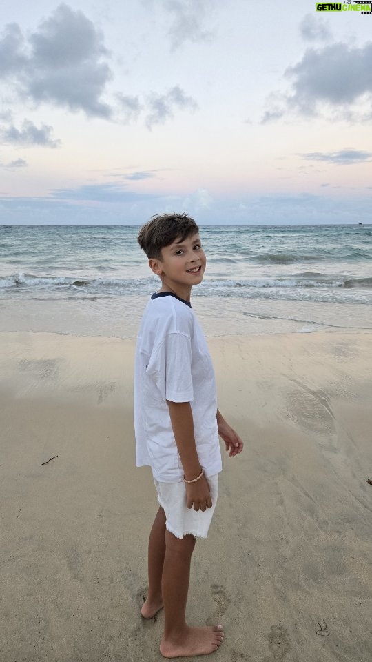 Carla Jara - 59.5K Likes - Hoy cumple 11 años, el amor de mi vida, el niño más valiente y fuerte que podría tener, el  que juega fútbol con pasión para alcanzar su meta, el que me hace reír con sus chistes y locuras, el niño tierno, sensible, bondadoso, el niño de mis ojos... sólo le pido a la vida, que sigas siendo así, un buen ser humano, lleno de cualidades, lindos gestos, que te hacen único, te amo Marianito de mi corazón!!! Hoy celebramos con todo!!!!🥰❤️⚽️🎂