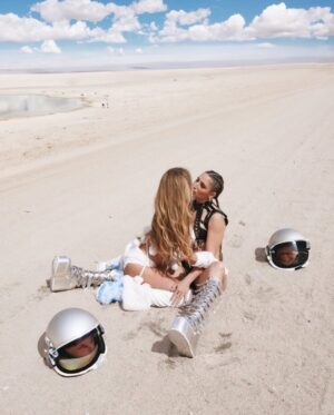 Carmen Electra Instagram - girls like girls 🛸

photo by: @ajkphotography 
produced by @creativecontentagencyla
makeup by: @moidariandarling 
hair by: @gypsystrampsnthieves 
styled by: @sammiethestylist
outfit by: @stellaxingyi @pr_solo @dollskill