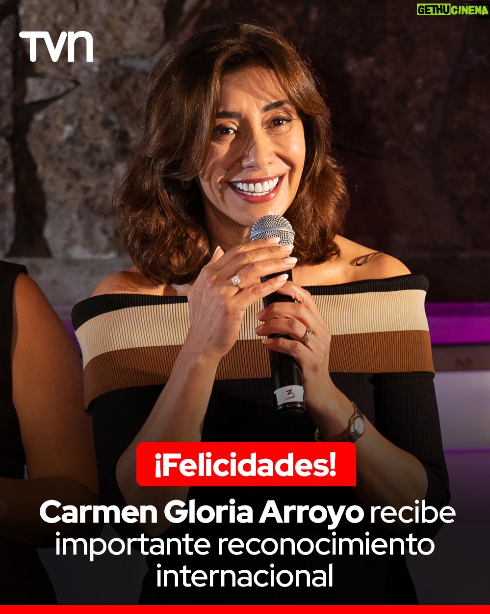Carmen Gloria Arroyo - 4K Likes - 📌 La destacada abogada, comunicadora y conductora del programa “Carmen Gloria a tu Servicio”, Carmen Gloria Arroyo, fue la encargada de recibir el premio en la categoría "Vida Pública y Comunicaciones" en la sexta edición del Women Economic Forum Chile (WEF).
📌 El galardón destacó su trayectoria profesional, su impacto social y su compromiso con el empoderamiento femenino en Chile, particularmente a través del programa “Carmen Gloria a tu servicio” y su sección “Infinitas formas de ser mujer”.
📌 “Estamos muy orgullosos y agradecidos de ese reconocimiento. Y digo estamos porque esta nueva sección ‘Infinitas formas de ser mujer’ es el resultado de un tremendo equipo que ya lleva años comprometido con las mujeres de nuestro país y que busca visibilizar el esfuerzo de muchas líderes que abren caminos y son una inspiración para otras", comentó Carmen Gloria Arroyo, quien recibió el premio junto a todo el equipo del programa.
📌 El Women Economic Forum, una organización global con origen en Nueva Delhi, India, y presente en más de 100 países, busca promover el progreso económico de la mujer a través de iniciativas alineadas con los Objetivos de Desarrollo Sostenible (ODS).
📌 Bajo el lema “Re-construyamos la estrategia”, el WEF Chile 2025 reunió a líderes, emprendedoras y referentes de distintos ámbitos con el propósito de visibilizar y fortalecer el rol de la mujer en el desarrollo económico y social del país.
📌 La organización del WEF Chile destacó que estos reconocimientos buscan amplificar el liderazgo femenino en todos los sectores del quehacer nacional, celebrando los aportes de mujeres que, como Carmen Gloria, inspiran con su trabajo y vocación de servicio.