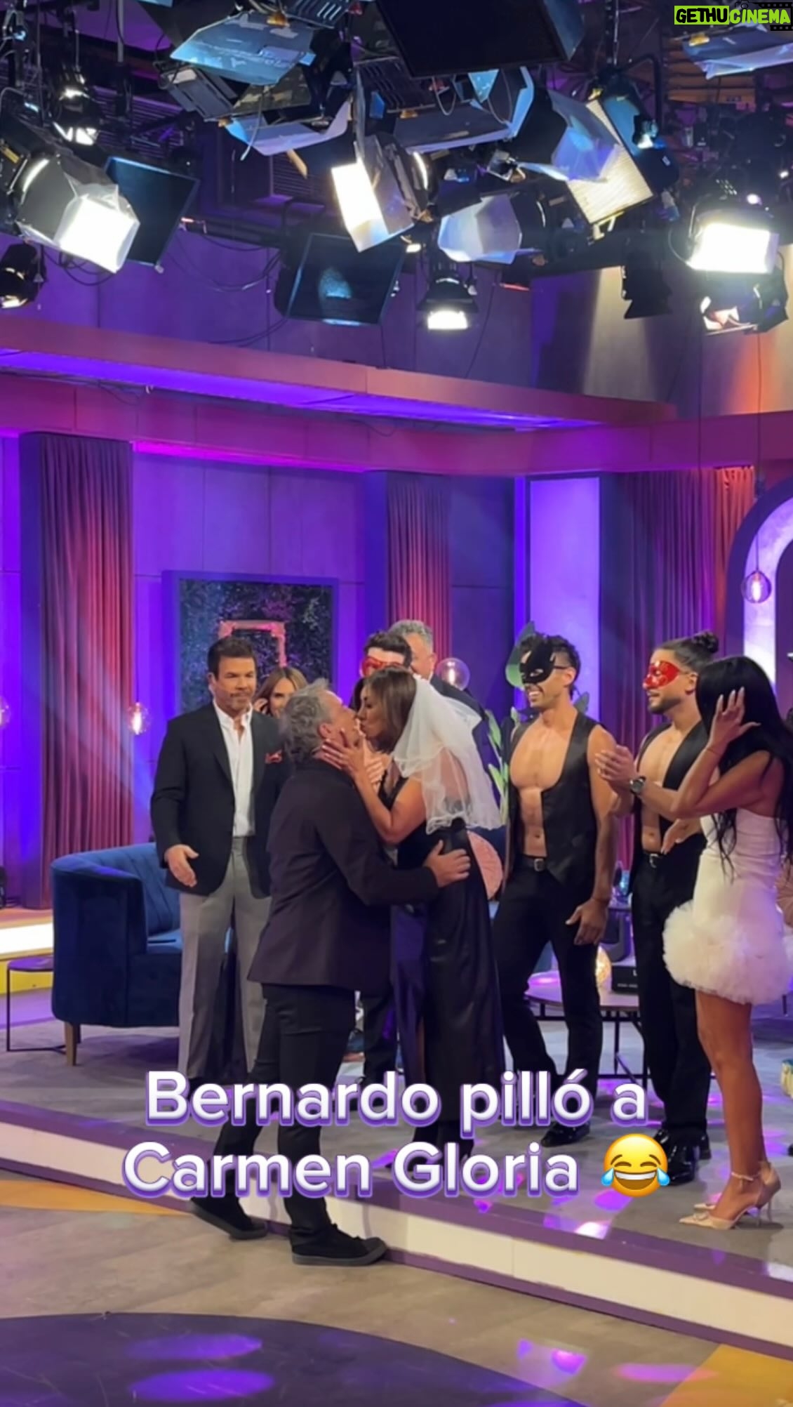 Carmen Gloria Arroyo - 4.7K Likes - @bernardoborgeat pilló a @cg_arroyo en su despedida de soltera adelantada 🤣
#HayQueDecirloPrime13 🤩 Viernes desde las 22:30 hrs 🥳 Por las pantallas del 13 y toda sus plataformas! 📺🖥️📲