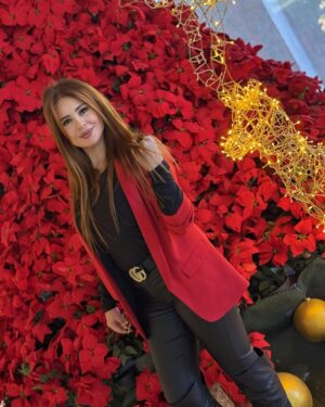 Carole Samaha Instagram - This season, may we all find joy in the small moments, hope in the quiet nights, and love in the hearts we hold dear. Merry Christmas to each and every one of you🎄❤️

#CaroleSamaha #كارول_سماحة
