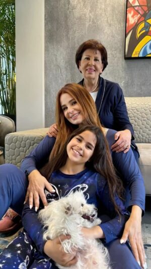 Carole Samaha Instagram - لمّا صرت إم عرفت شو يعني حب بلا حدود.. الله يخليلي ياكي ماما ويحميلي تالا، كل سنة وإنت الحنان والدفا بحياتي💖

‫#كارول_سماحة‬ ‪#CaroleSamaha‬