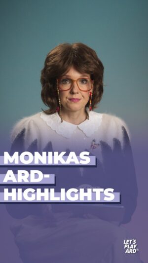 Carolin Kebekus Instagram - Monika hat sich tief durch das Archiv aus 75 Jahren ARD gewühlt und diverse Perlen hervorgeholt! 🤩 Und wo das herkommt, gibt es noch vieeeel mehr: Am Samstag treten @carokebelin, @annettefrier, @bastianpastewka & Torsten Sträter in der großen ARD Archiv-Gameshow gegeneinander an – Wer gewinnt bei „Let’s Play ARD“? ✨ Die Antwort seht ihr um 23:55 Uhr natürlich im Ersten und schon ab morgens in der @ardmediathek!