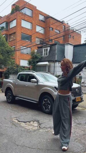 Carolina Acevedo Instagram - Desde trayectos urbanos hasta las aventuras off-road más desafiantes, mi Nissan Frontier está siempre lista para todo. 💥 
Los expertos en pick-ups eligimos una Nissan Frontier. 😎

##NissanFrontier #EstoEsNissan #expertosenpickups