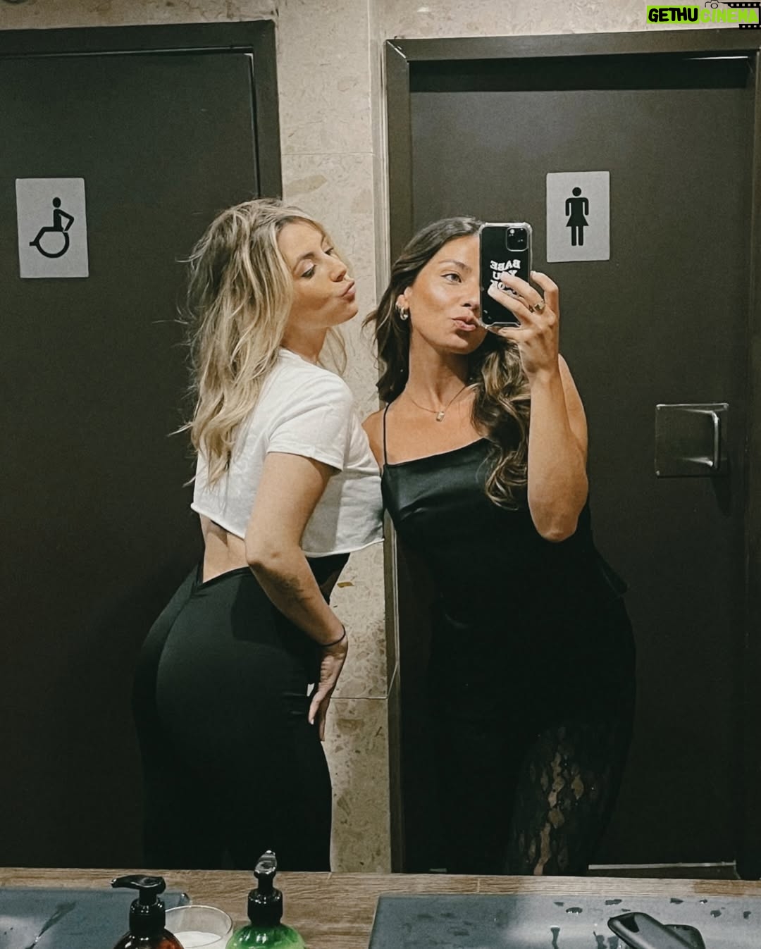 Carolina Castelinho - 3.3K Likes - Date night with them š„¹š¤
@sacramentodochiado
