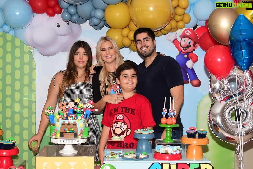 Carolina Jaume - 49.1K Likes - Querido Hijo @allanzenck
Hoy celebramos no solo tu cumpleaños, sino también la oportunidad de compartir momentos especiales juntos, de crear recuerdos inolvidables y de seguir construyendo esa hermosa relación que hemos formado a lo largo del tiempo.
Recuerda siempre que tienes un lugar especial en mi corazón, que estoy aquí para apoyarte, para escucharte y para acompañarte en cada paso que des. Tu felicidad es mi felicidad, y ver cómo creces y te desarrollas como persona me llena de orgullo y alegría. Te amo hijo @allanzenck