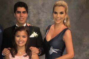 Carolina Jaume Instagram - Querido Hijo @allanzenck 
Hoy celebramos no solo tu cumpleaños, sino también la oportunidad de compartir momentos especiales juntos, de crear recuerdos inolvidables y de seguir construyendo esa hermosa relación que hemos formado a lo largo del tiempo.
Recuerda siempre que tienes un lugar especial en mi corazón, que estoy aquí para apoyarte, para escucharte y para acompañarte en cada paso que des. Tu felicidad es mi felicidad, y ver cómo creces y te desarrollas como persona me llena de orgullo y alegría. Te amo hijo @allanzenck