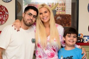 Carolina Jaume Instagram - Querido Hijo @allanzenck 
Hoy celebramos no solo tu cumpleaños, sino también la oportunidad de compartir momentos especiales juntos, de crear recuerdos inolvidables y de seguir construyendo esa hermosa relación que hemos formado a lo largo del tiempo.
Recuerda siempre que tienes un lugar especial en mi corazón, que estoy aquí para apoyarte, para escucharte y para acompañarte en cada paso que des. Tu felicidad es mi felicidad, y ver cómo creces y te desarrollas como persona me llena de orgullo y alegría. Te amo hijo @allanzenck