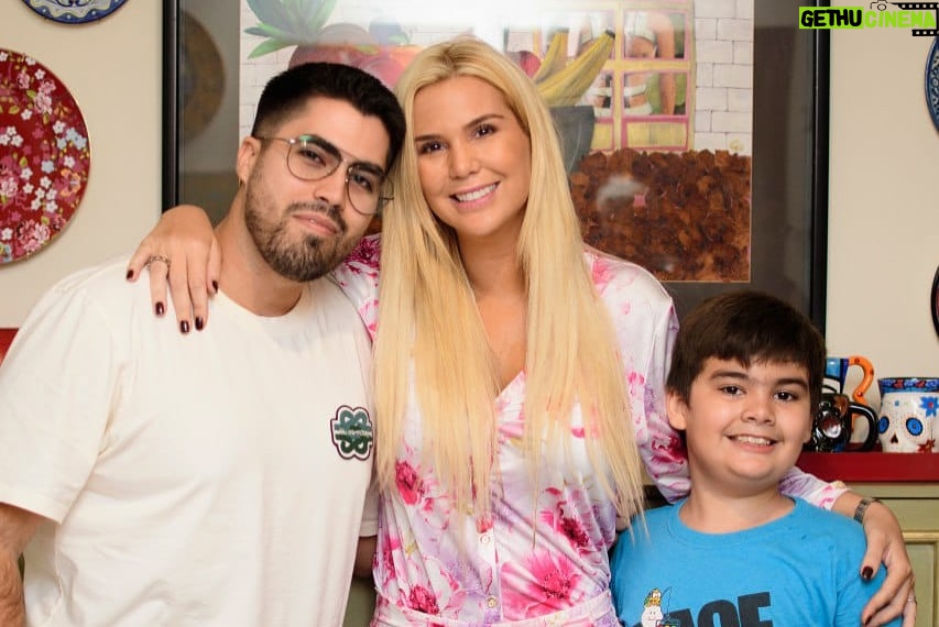Carolina Jaume - 49.1K Likes - Querido Hijo @allanzenck
Hoy celebramos no solo tu cumpleaños, sino también la oportunidad de compartir momentos especiales juntos, de crear recuerdos inolvidables y de seguir construyendo esa hermosa relación que hemos formado a lo largo del tiempo.
Recuerda siempre que tienes un lugar especial en mi corazón, que estoy aquí para apoyarte, para escucharte y para acompañarte en cada paso que des. Tu felicidad es mi felicidad, y ver cómo creces y te desarrollas como persona me llena de orgullo y alegría. Te amo hijo @allanzenck