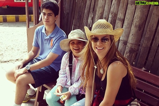 Carolina Jaume - 49.1K Likes - Querido Hijo @allanzenck
Hoy celebramos no solo tu cumpleaños, sino también la oportunidad de compartir momentos especiales juntos, de crear recuerdos inolvidables y de seguir construyendo esa hermosa relación que hemos formado a lo largo del tiempo.
Recuerda siempre que tienes un lugar especial en mi corazón, que estoy aquí para apoyarte, para escucharte y para acompañarte en cada paso que des. Tu felicidad es mi felicidad, y ver cómo creces y te desarrollas como persona me llena de orgullo y alegría. Te amo hijo @allanzenck