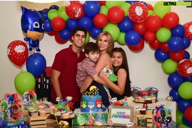 Carolina Jaume - 49.1K Likes - Querido Hijo @allanzenck
Hoy celebramos no solo tu cumpleaños, sino también la oportunidad de compartir momentos especiales juntos, de crear recuerdos inolvidables y de seguir construyendo esa hermosa relación que hemos formado a lo largo del tiempo.
Recuerda siempre que tienes un lugar especial en mi corazón, que estoy aquí para apoyarte, para escucharte y para acompañarte en cada paso que des. Tu felicidad es mi felicidad, y ver cómo creces y te desarrollas como persona me llena de orgullo y alegría. Te amo hijo @allanzenck