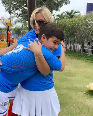 Carolina Jaume Instagram - Recuerda siempre esto, ¡somos invencibles! Cuando sientas que ya no puedes más, refúgiate en los brazos de mamá. Te amo amor de mi vida #mamaazul💙