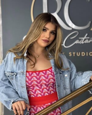 Carolina Jaume Instagram - Coraje, sacrificio, determinación, compromiso, dureza, corazón, talento, agallas. De eso está hecha @rafaellapimenteljaume te amo y estoy orgullosa de ti 🫀 
.
. 
.
Gracias bebé @ronnycastanedaoficial por dejarnos regias te amamos