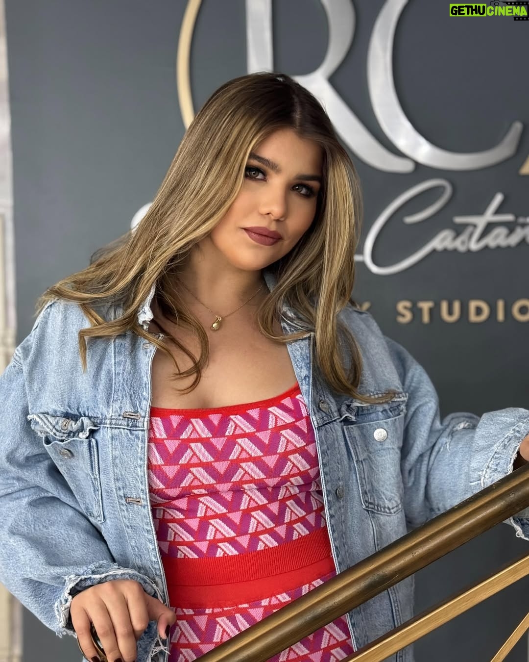 Carolina Jaume - 84.9K Likes - Coraje, sacrificio, determinación, compromiso, dureza, corazón, talento, agallas. De eso está hecha @rafaellapimenteljaume te amo y estoy orgullosa de ti 🫀
.
.
.
Gracias bebé @ronnycastanedaoficial por dejarnos regias te amamos