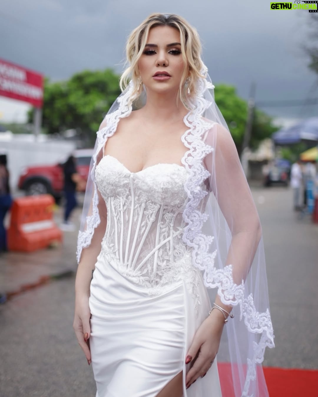 Carolina Jaume - 67.3K Likes - Quien no arriesga, no gana... 💍 Mi locura más cuerda 😍
.
.
.
Empezó el conteo regresivo
Makeup and hair @josevargastyle
Mi vestido 👰🏼♀️ @denisse_shinedresses
📸 @fotojangueo