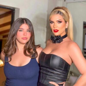 Carolina Jaume Instagram - Hiciste mi vida más completa @rafaellapimenteljaume gracias por ser mi compañera te amo 😘
.
.
.
Makeup @jinsonpinedaoficial_ 
Hair @hectoralvarado__