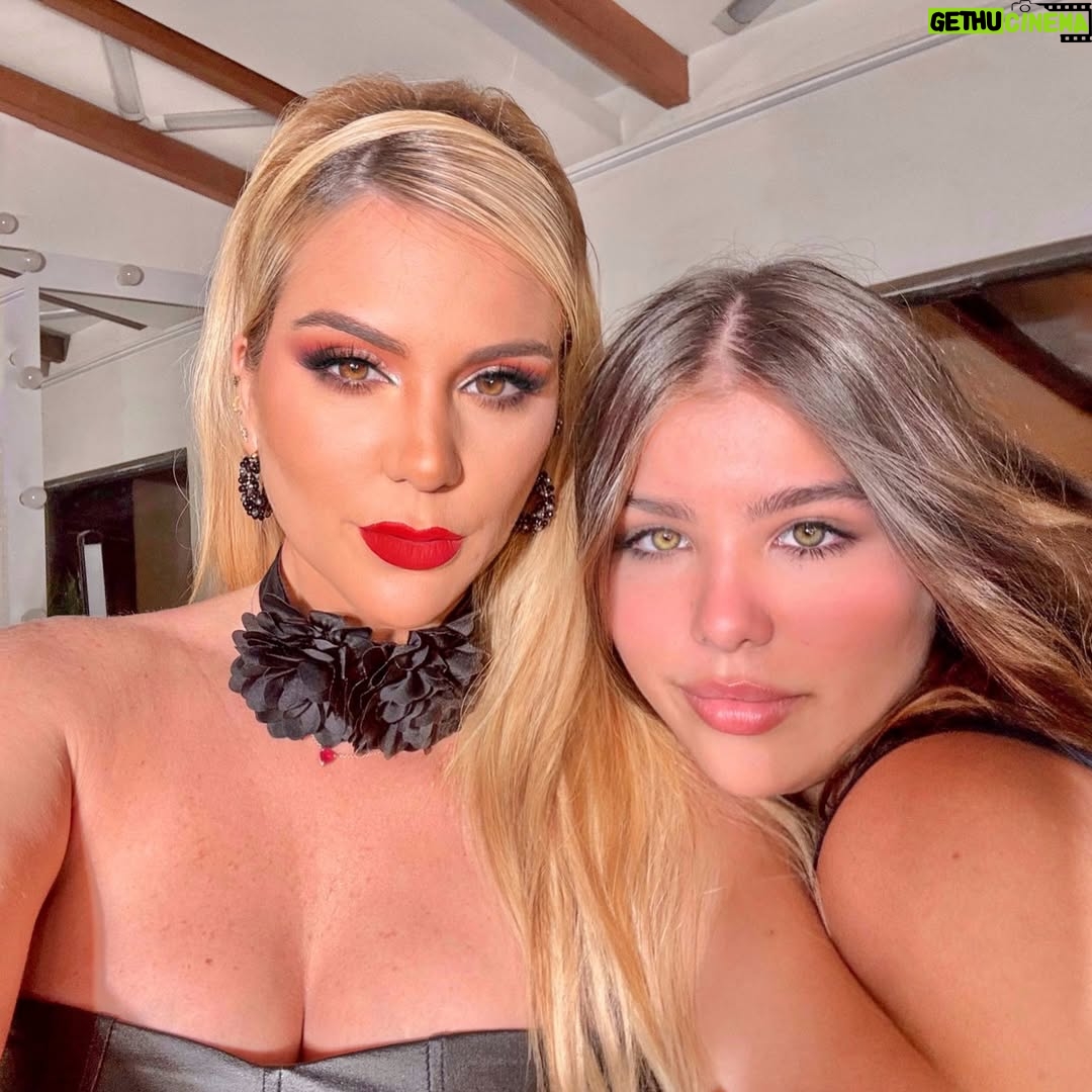Carolina Jaume - 60.4K Likes - Hiciste mi vida más completa @rafaellapimenteljaume gracias por ser mi compañera te amo 😘
.
.
.
Makeup @jinsonpinedaoficial_
Hair @hectoralvarado__