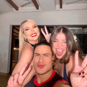 Carolina Jaume Instagram - Hiciste mi vida más completa @rafaellapimenteljaume gracias por ser mi compañera te amo 😘
.
.
.
Makeup @jinsonpinedaoficial_ 
Hair @hectoralvarado__