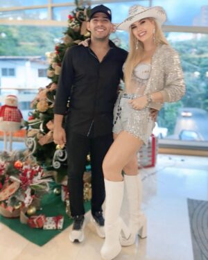 Carolina Jaume Instagram - Nos damo’ un rocecito por Provenza 😍 
.
.
.
. 
Outfit @joseluis_fernandez_c 
Hat @bartolome.hats