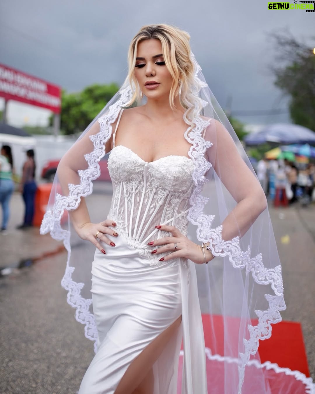 Carolina Jaume - 67.3K Likes - Quien no arriesga, no gana... 💍 Mi locura más cuerda 😍
.
.
.
Empezó el conteo regresivo
Makeup and hair @josevargastyle
Mi vestido 👰🏼♀️ @denisse_shinedresses
📸 @fotojangueo
