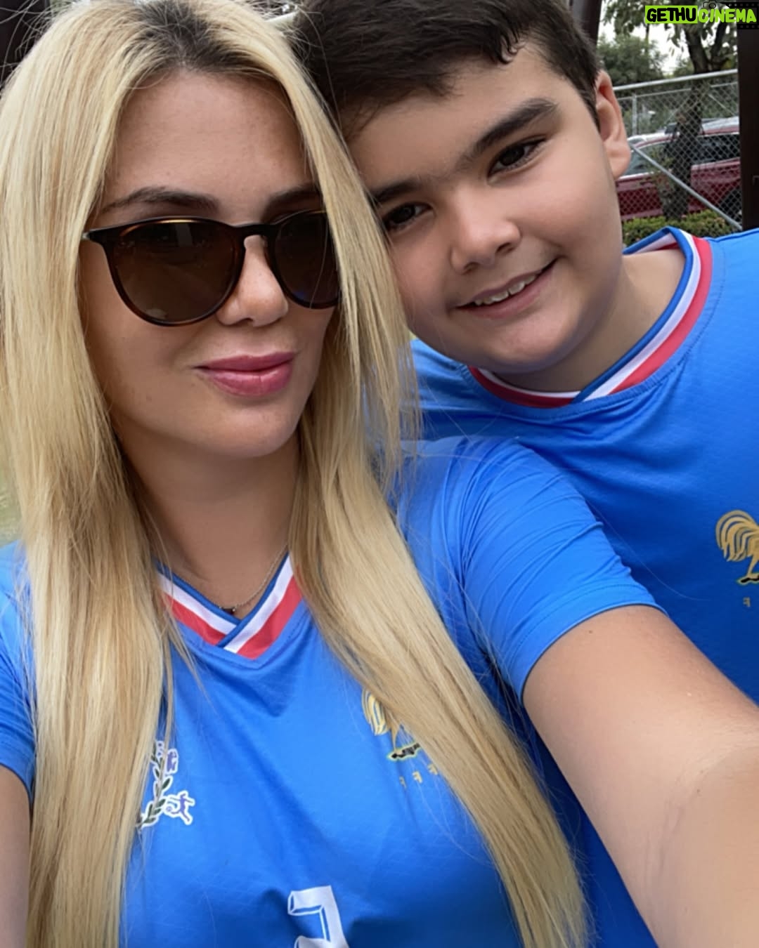 Carolina Jaume - 37.4K Likes - Recuerda siempre esto, ¡somos invencibles! Cuando sientas que ya no puedes más, refúgiate en los brazos de mamá. Te amo amor de mi vida #mamaazul💙