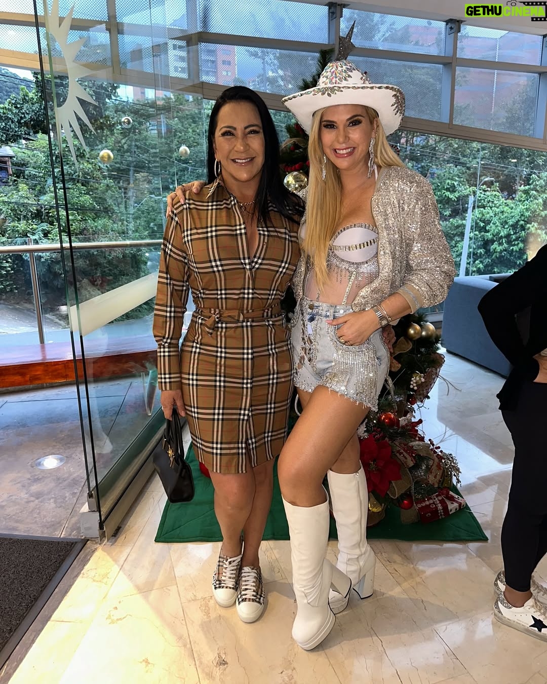 Carolina Jaume - 52K Likes - Nos damo’ un rocecito por Provenza 😍
.
.
.
.
Outfit @joseluis_fernandez_c
Hat @bartolome.hats