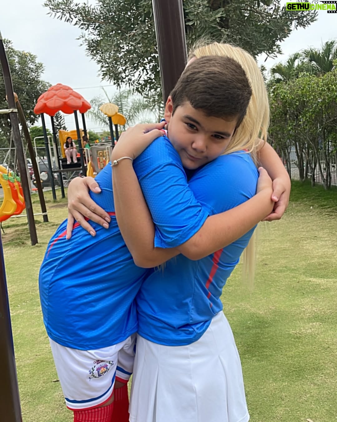 Carolina Jaume - 37.4K Likes - Recuerda siempre esto, ¡somos invencibles! Cuando sientas que ya no puedes más, refúgiate en los brazos de mamá. Te amo amor de mi vida #mamaazul💙