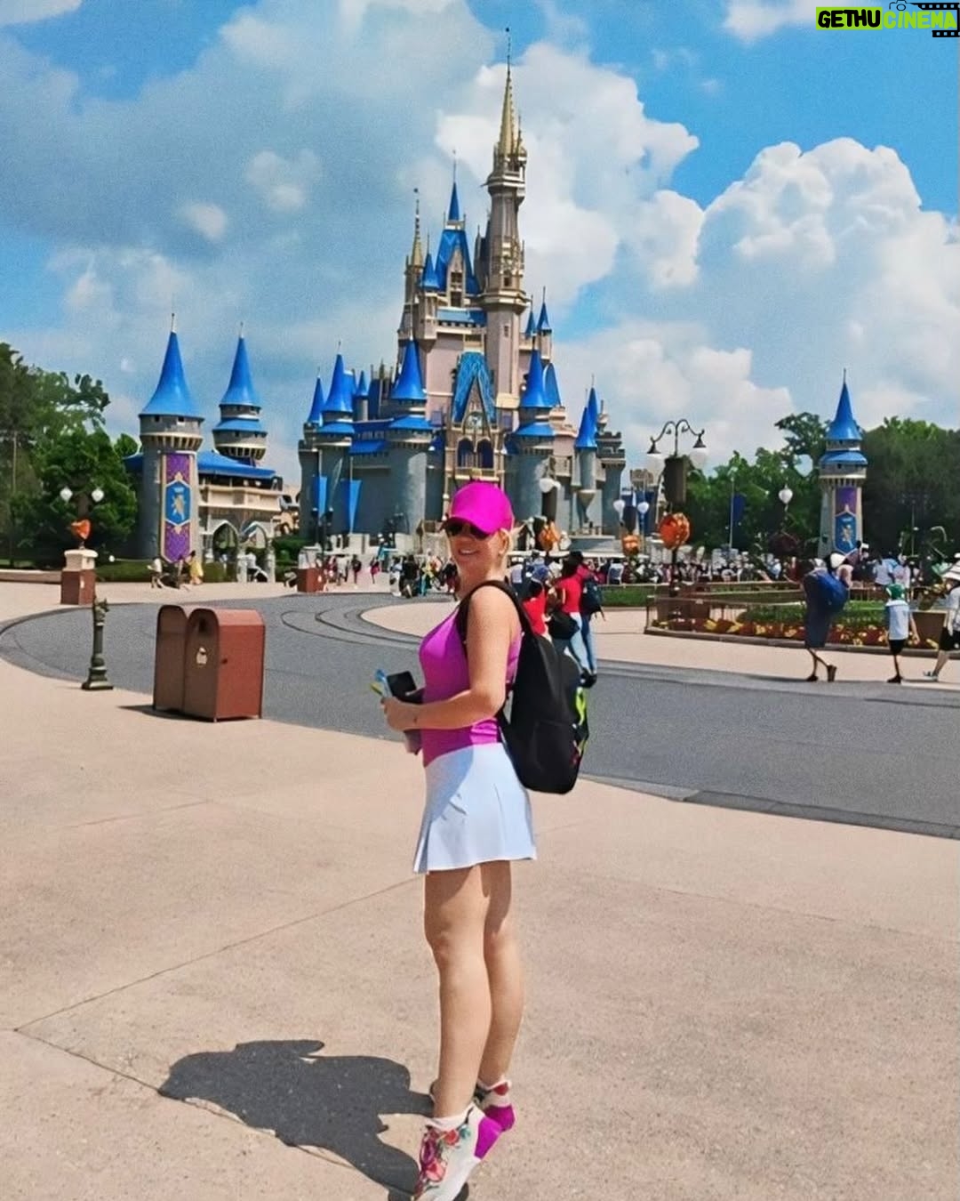 Carolina Jaume - 32.8K Likes - Sonríe que la vida pasa volando ❤️
1. Nunca dejes de ser niña.
2. Tuve una operación exitosa no les había dicho pero tengo problemas renales y me hicieron una nefrolitotomía percutánea debido a un problema de cálculos renales. Me tuve que operar lejos de mi familia y el hospital es un lugar muy nostálgico. Aunque tuve el mejor enfermero ♌️
3. Un poco de diversión.
4. Estuve en un tornado (de locos).
5. PUERTO RICO 🇵🇷 ESTÁ CABRON.
6. Universal fun.
7. Me cansé de la típica foto jajaja así que me hice un video.
8. El carro que jamás tendré pero me di el lujo de treparme jajaja.
9. Breaking Bad.
10.La vida es como una montaña rusa, disfruta todo el trayecto. ♌️