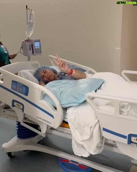 Carolina Jaume - 32.8K Likes - Sonríe que la vida pasa volando ❤️
1. Nunca dejes de ser niña.
2. Tuve una operación exitosa no les había dicho pero tengo problemas renales y me hicieron una nefrolitotomía percutánea debido a un problema de cálculos renales. Me tuve que operar lejos de mi familia y el hospital es un lugar muy nostálgico. Aunque tuve el mejor enfermero ♌️
3. Un poco de diversión.
4. Estuve en un tornado (de locos).
5. PUERTO RICO 🇵🇷 ESTÁ CABRON.
6. Universal fun.
7. Me cansé de la típica foto jajaja así que me hice un video.
8. El carro que jamás tendré pero me di el lujo de treparme jajaja.
9. Breaking Bad.
10.La vida es como una montaña rusa, disfruta todo el trayecto. ♌️