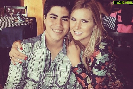 Carolina Jaume - 49.1K Likes - Querido Hijo @allanzenck
Hoy celebramos no solo tu cumpleaños, sino también la oportunidad de compartir momentos especiales juntos, de crear recuerdos inolvidables y de seguir construyendo esa hermosa relación que hemos formado a lo largo del tiempo.
Recuerda siempre que tienes un lugar especial en mi corazón, que estoy aquí para apoyarte, para escucharte y para acompañarte en cada paso que des. Tu felicidad es mi felicidad, y ver cómo creces y te desarrollas como persona me llena de orgullo y alegría. Te amo hijo @allanzenck