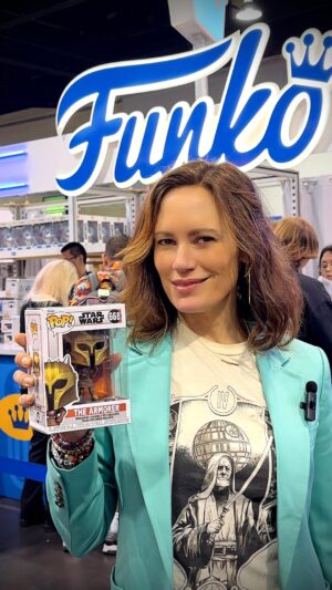 Carolina Ravassa Instagram - Talent in full effect! 🎤✨ Watch as these legendary actors bring their iconic lines to life at the Funko WonderCon booth! 🎬 Which one is your favorite? Drop a comment below! ⬇️